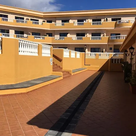 Apto Tagoro, アパート *